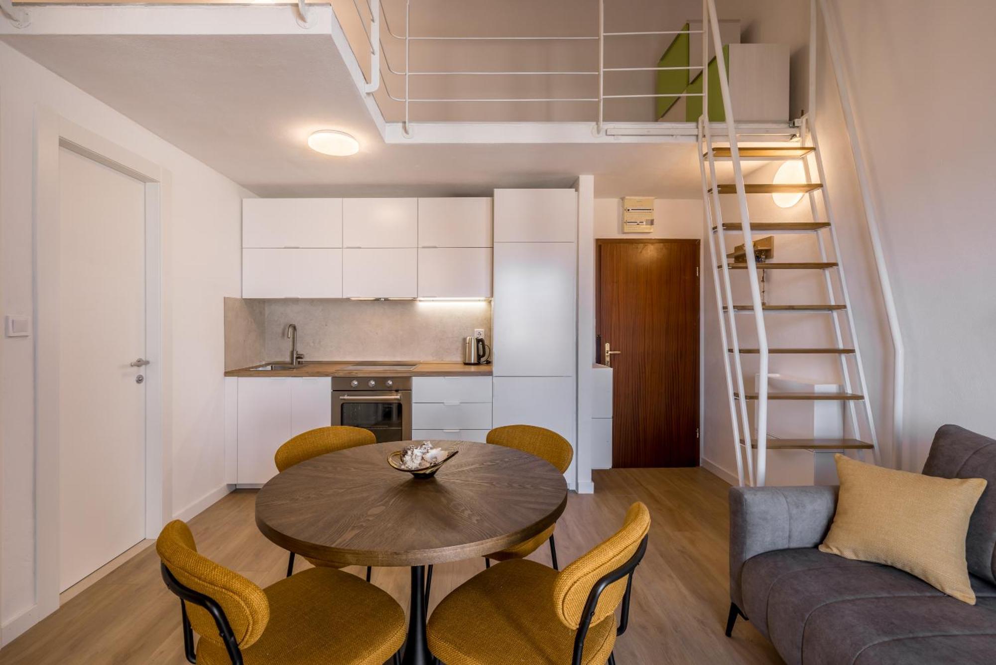 Bolotel Family & Studio Stay Bagian luar foto