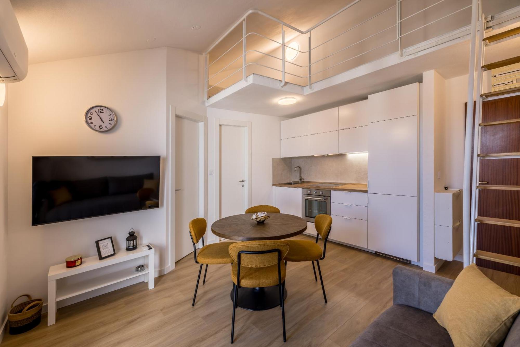 Bolotel Family & Studio Stay Bagian luar foto